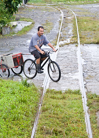 costa_rica_cyclist.jpg